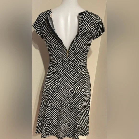 MICHAEL KORS Comfortable Black & White Geometric Short Sleeves Mini Dress Sz S - Picture 5 of 15